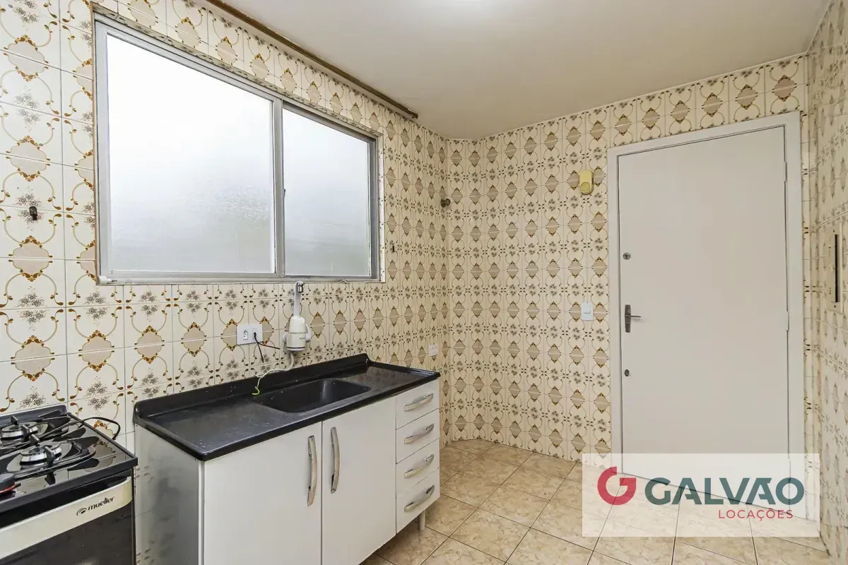 Квартира з 3 спальнями та дерев'яною підлогою або ламінатом — photo 2