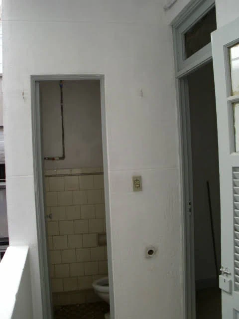 2-bedroom apartment with a bathtub — photo 8