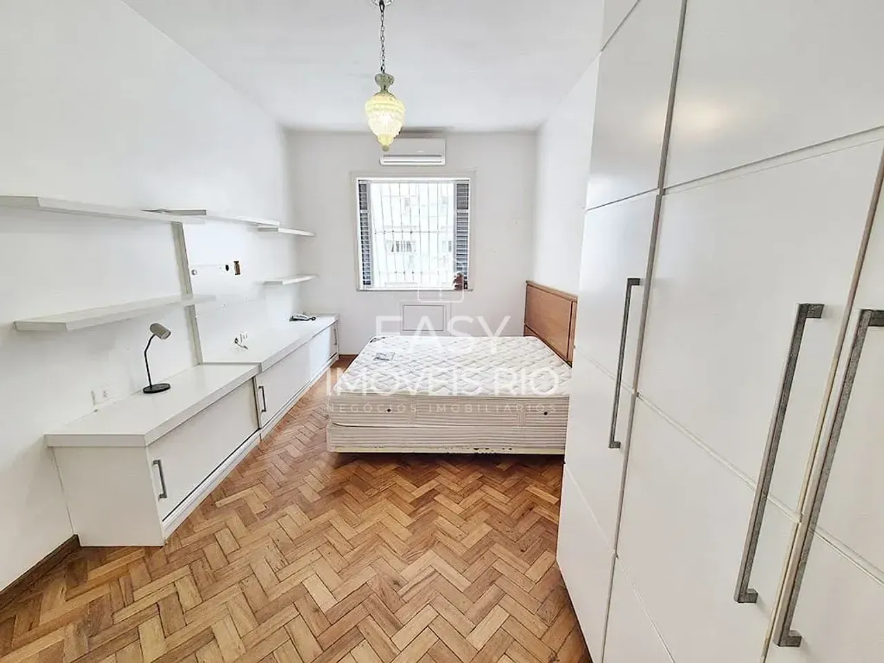 Apartamento sin amueblar con 4 dormitorios y balcón de vidrio — photo 8