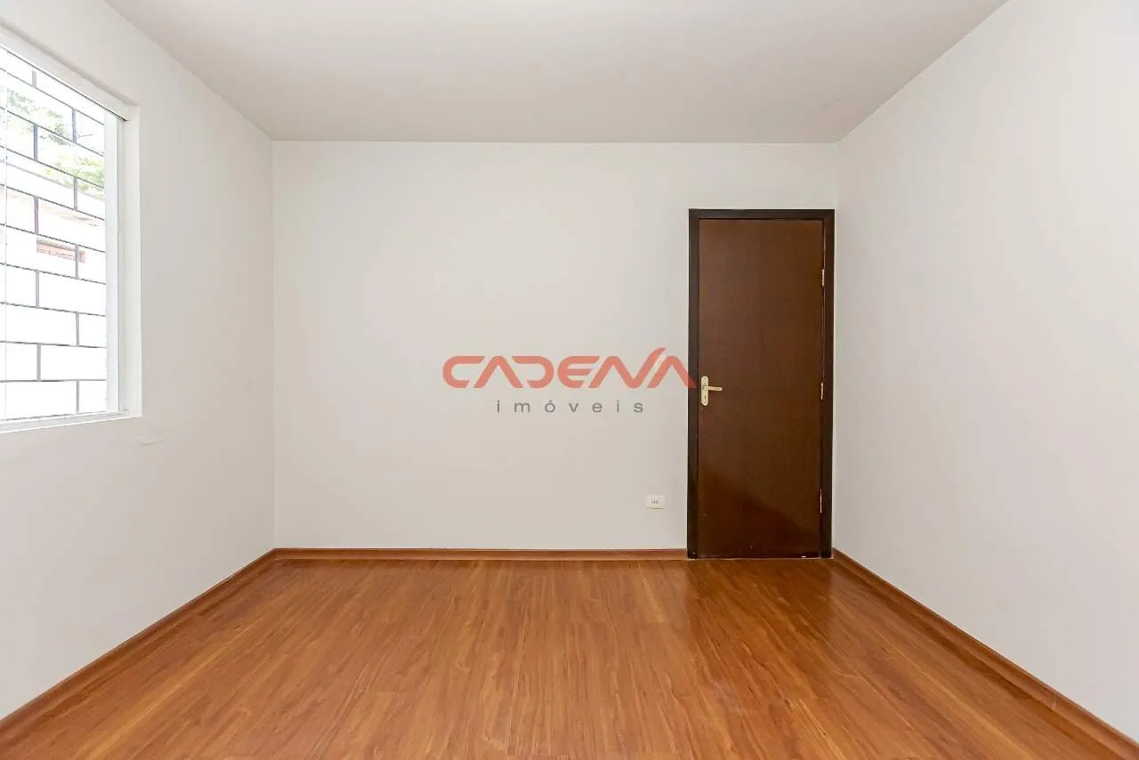 House with 3 bedrooms and built-in kitchen cabinets — photo 14