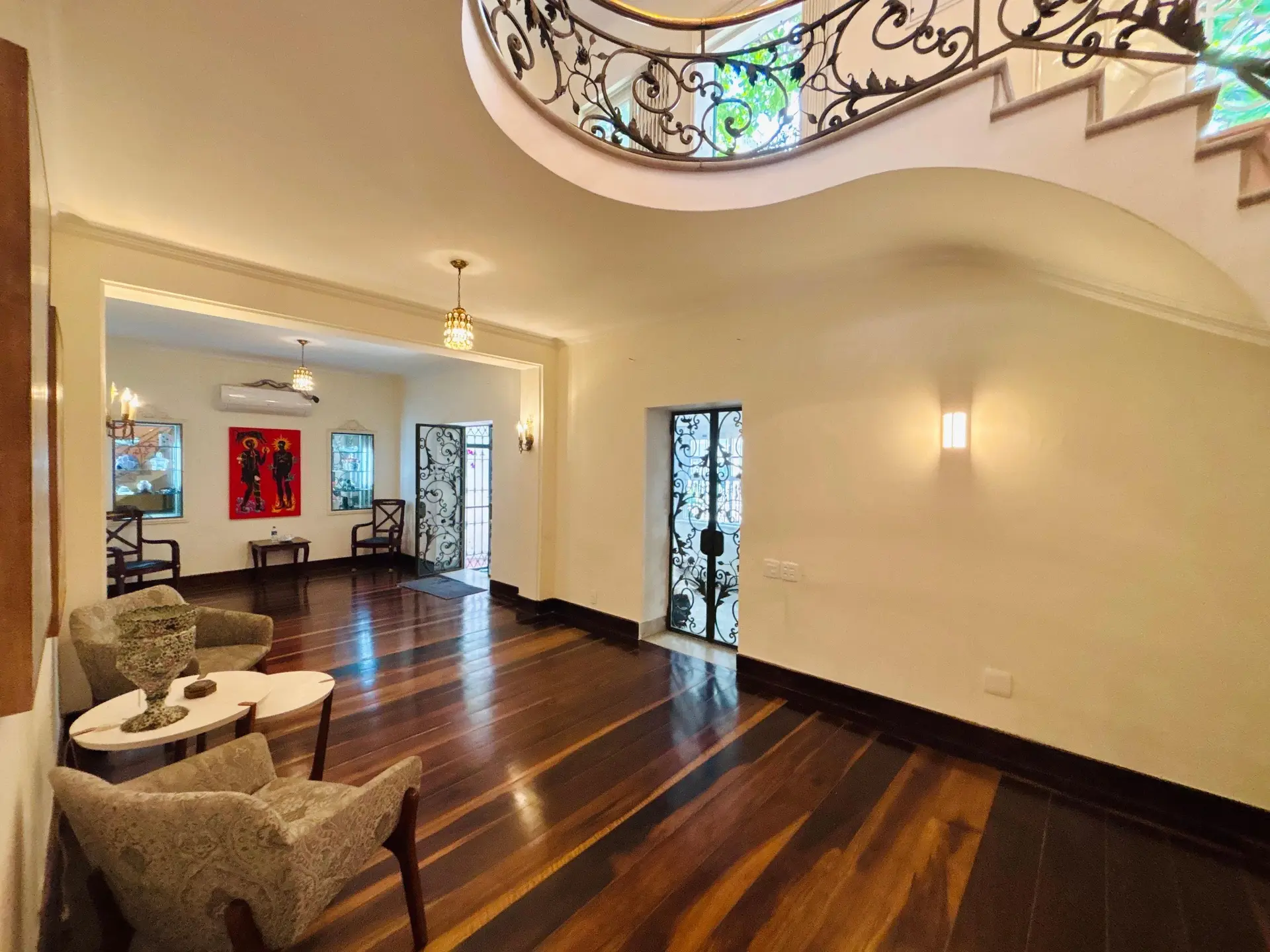 Furnished house, 380 m², with a grill on the balcony — photo 32