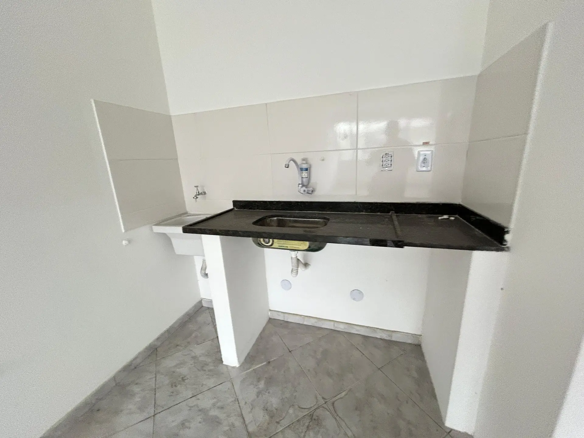 Unfurnished studio rental with 1 bedroom, 1 bathroom — photo 11