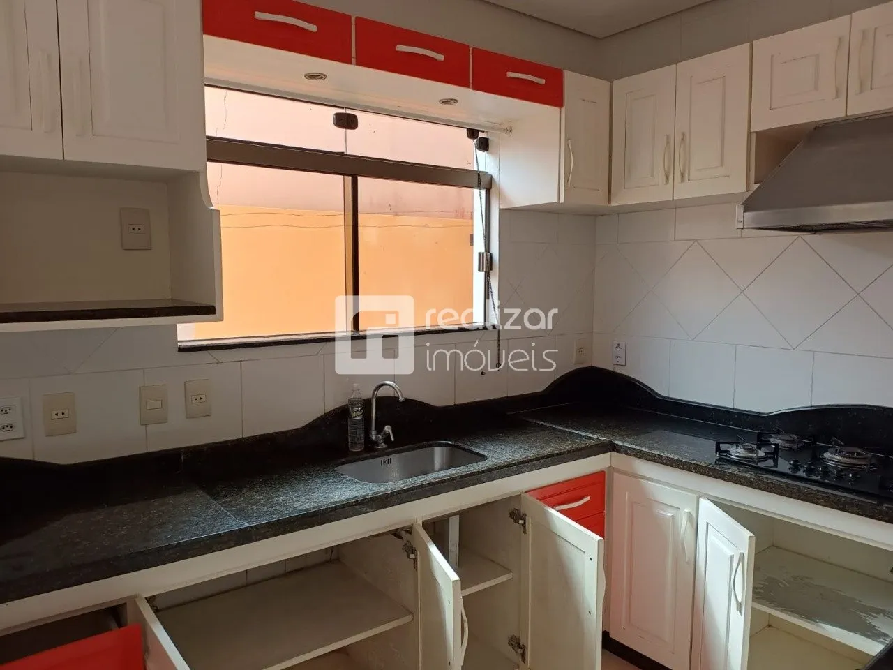 House with 2 bedrooms and a private garden on 400 m² — photo 2