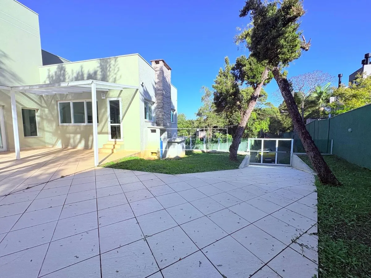 Будинок на 5 спалень із 2 ванними при кімнаті, 400 м² — photo 38