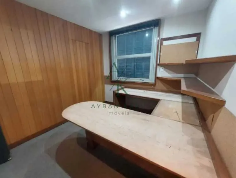 1-bedroom apartment with 5 bathrooms and a separate kitchen — photo 3