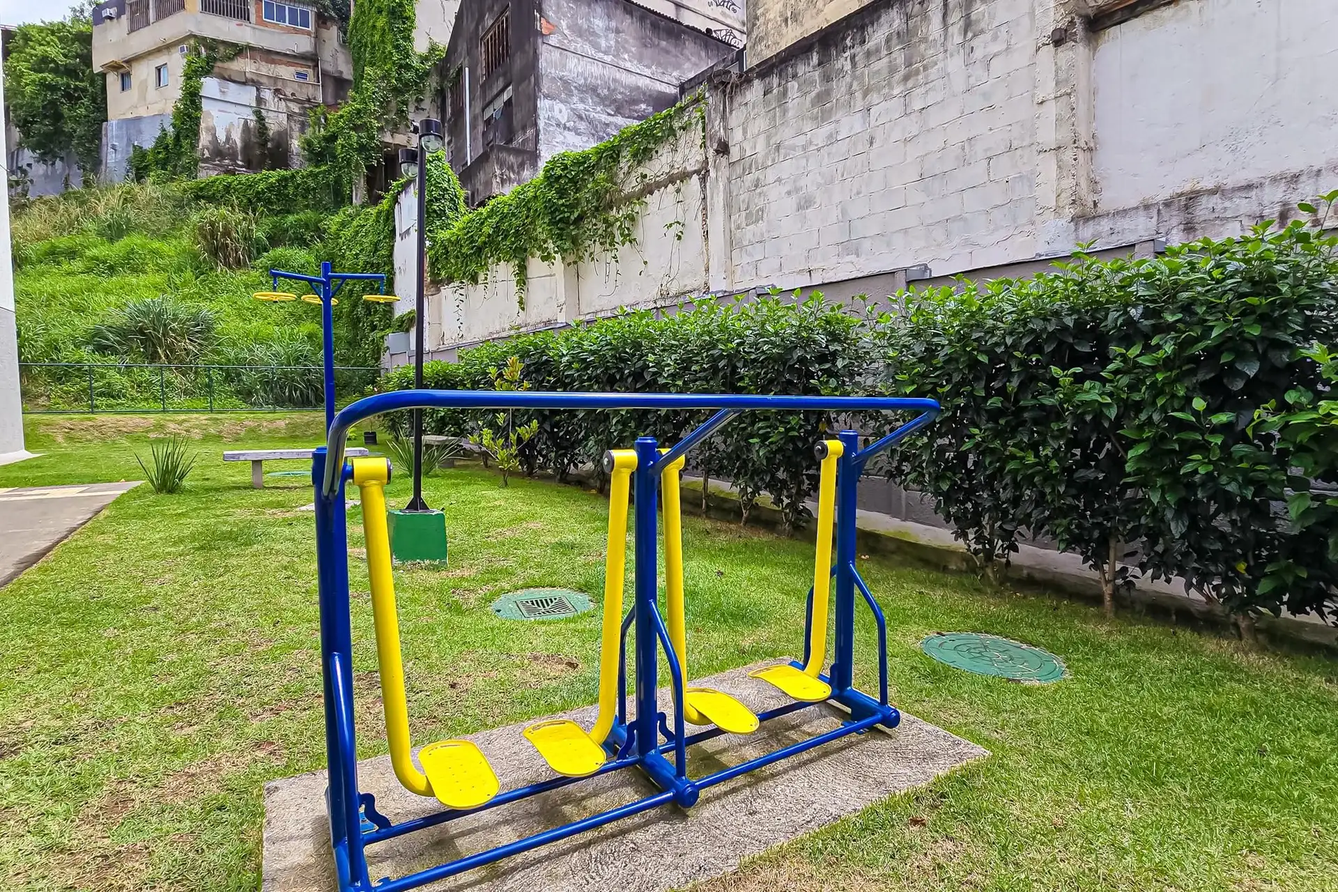 2-bedroom apartment in a building with a gym — photo 30