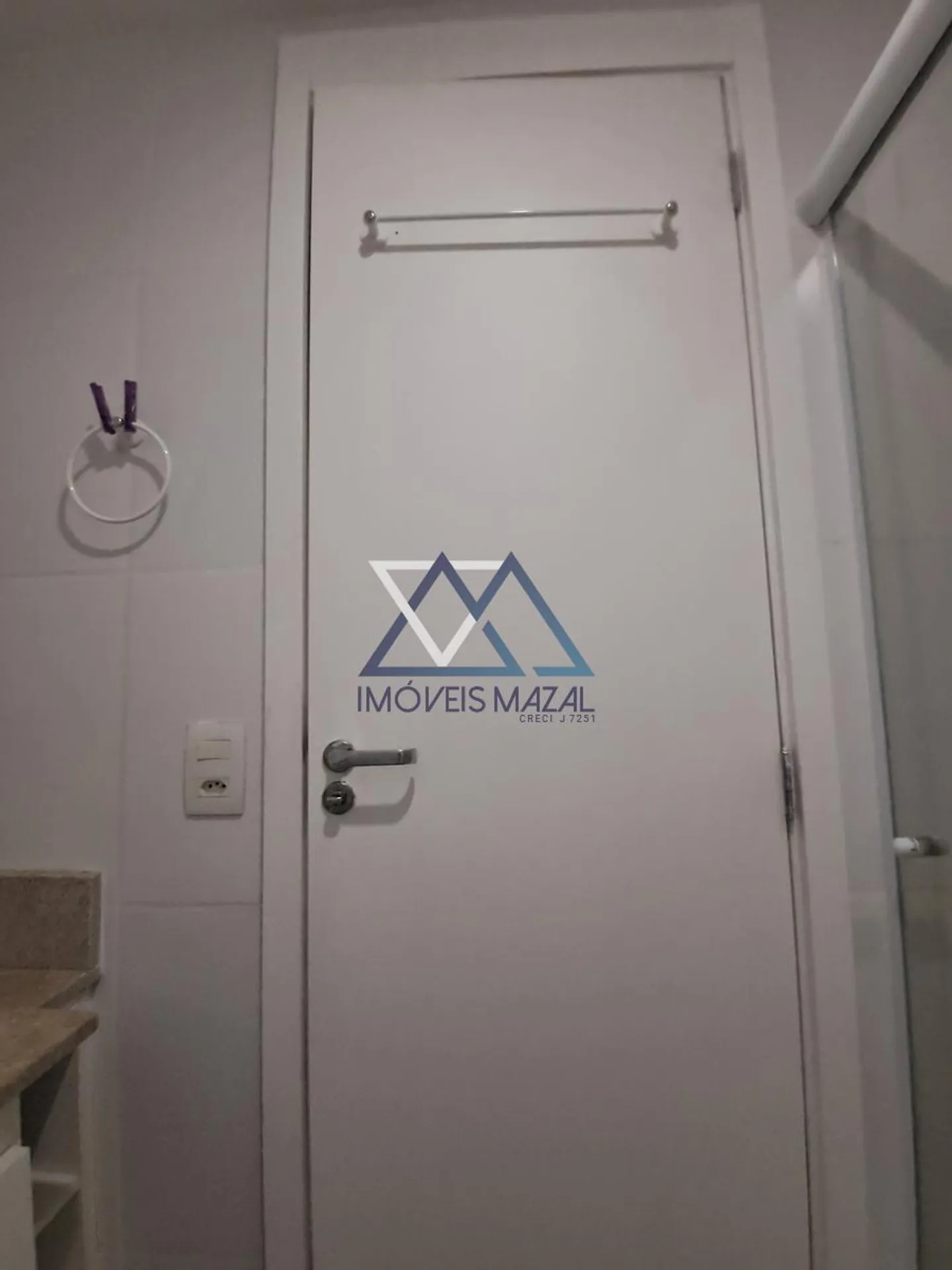 Квартира 70 м² с застеклённым балконом и камином — photo 42