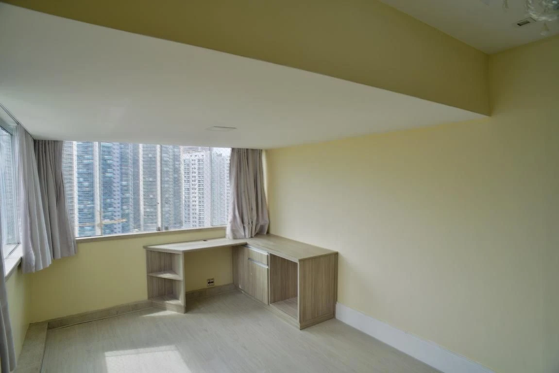 Ванна та 4 спальні: квартира 300 м² — photo 47