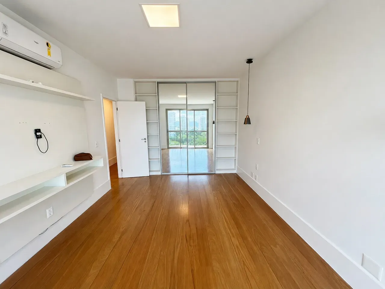 Unfurnished apartment with 4 bedrooms and 5 bathrooms — photo 34