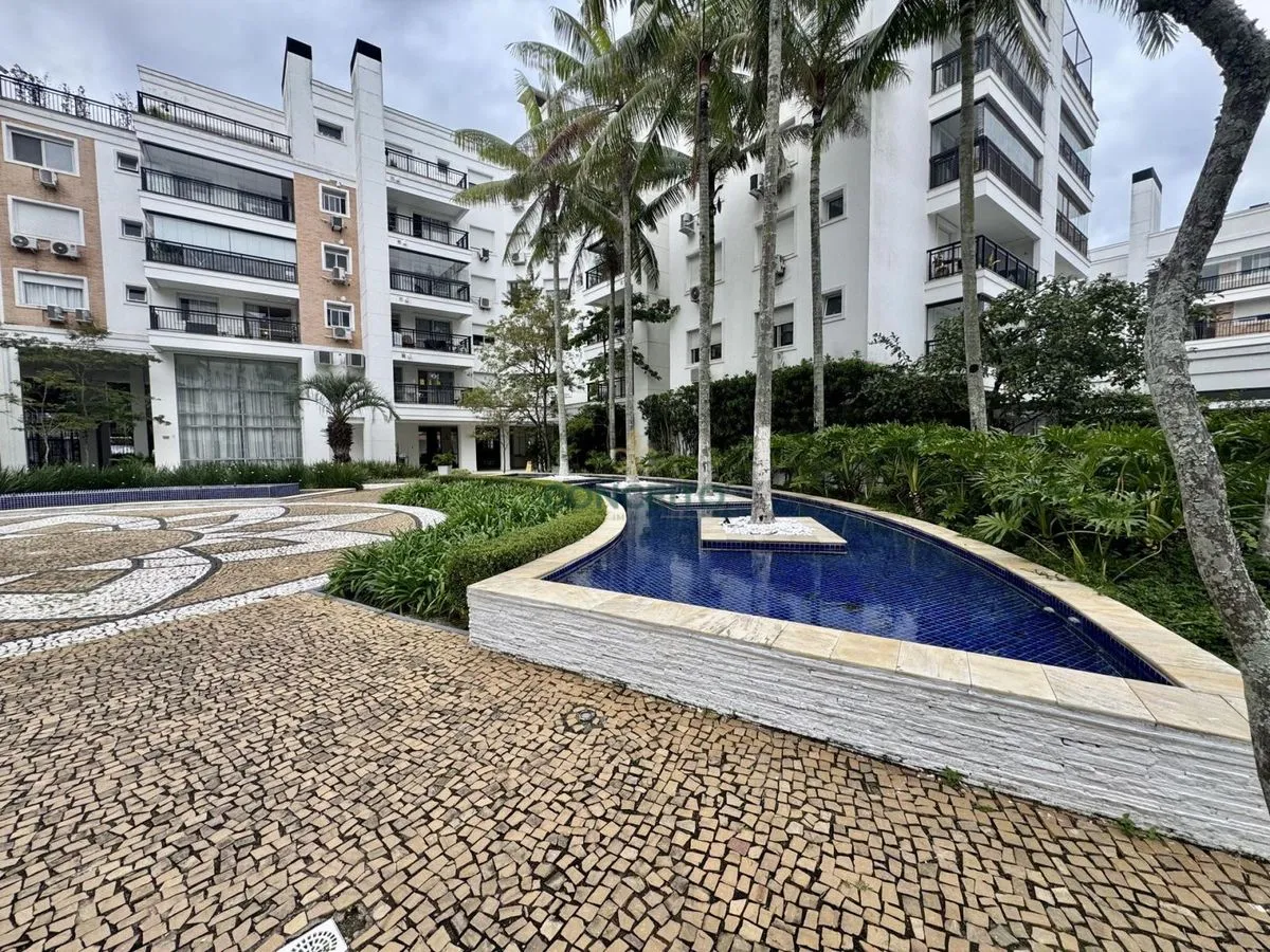Unfurnished 154 m² apartment with a private garden — photo 4