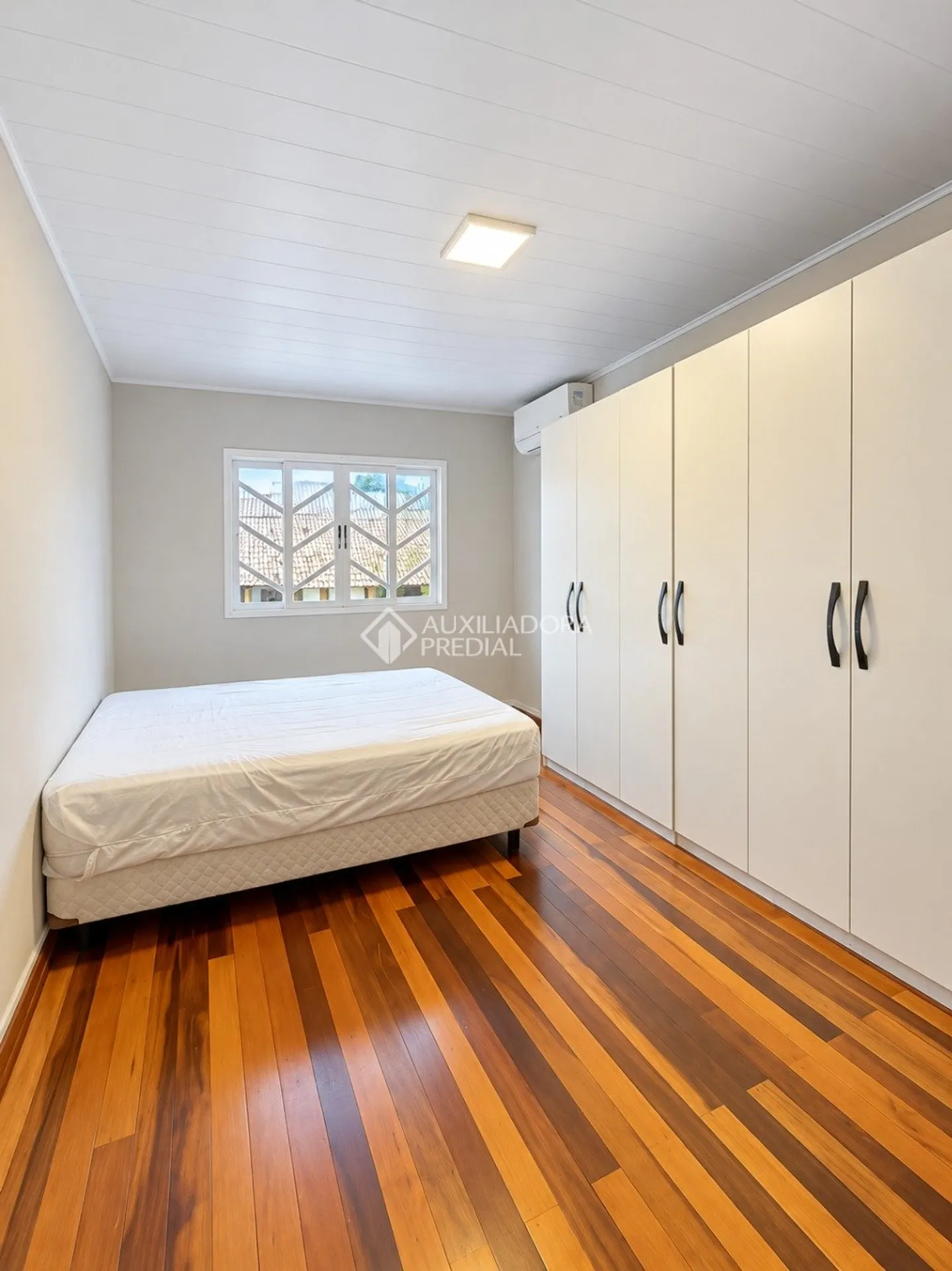Furnished house, 100 m², with wood or laminate floors — photo 3
