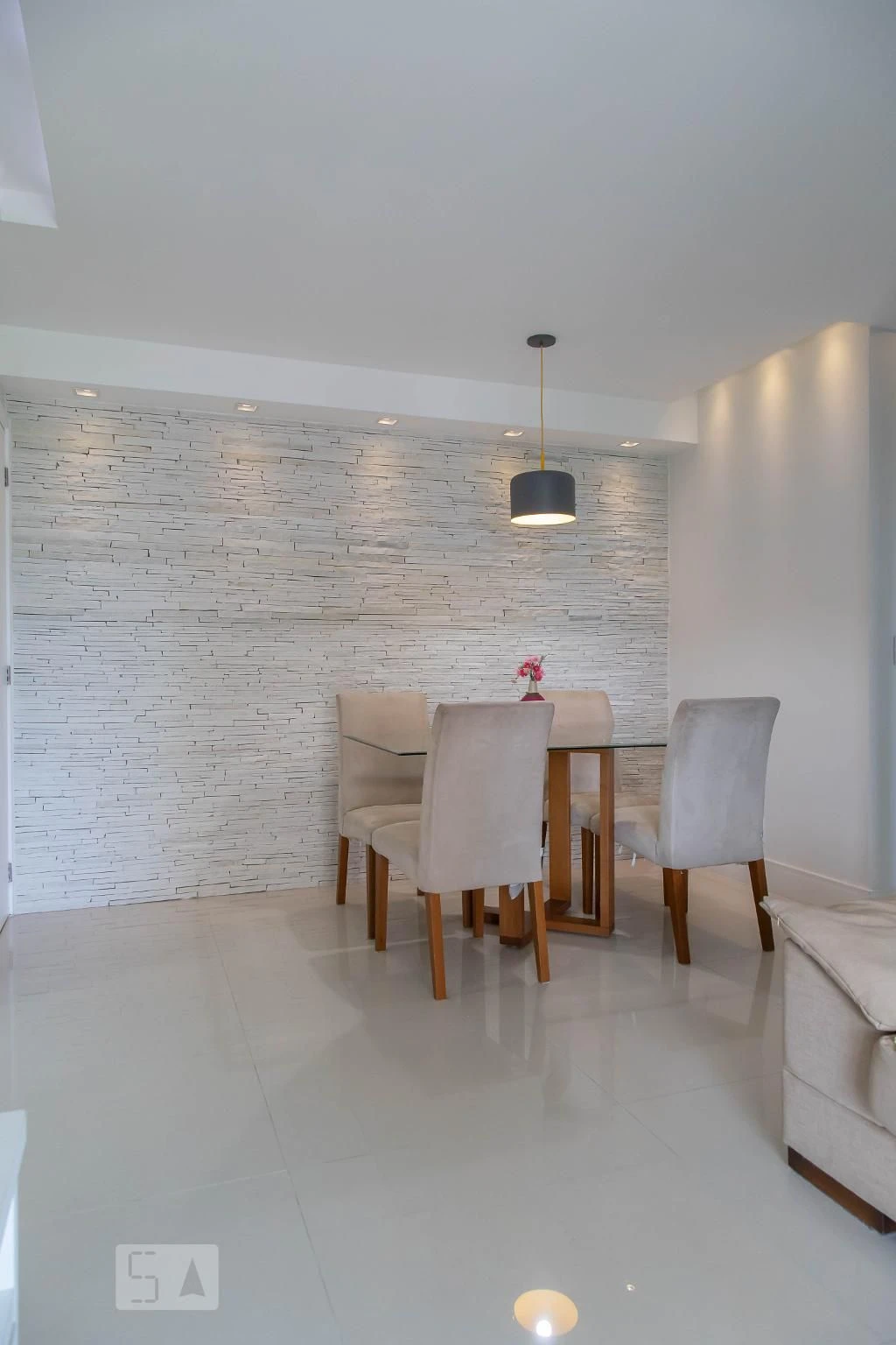 Balcony with a grill in a 2-bedroom apartment, 90 m² — photo 40