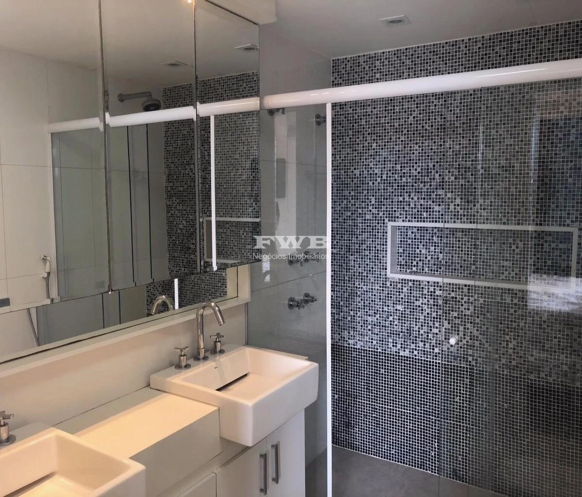 Furnished 90 m² apartment with 1 en-suite bedroom — photo 18