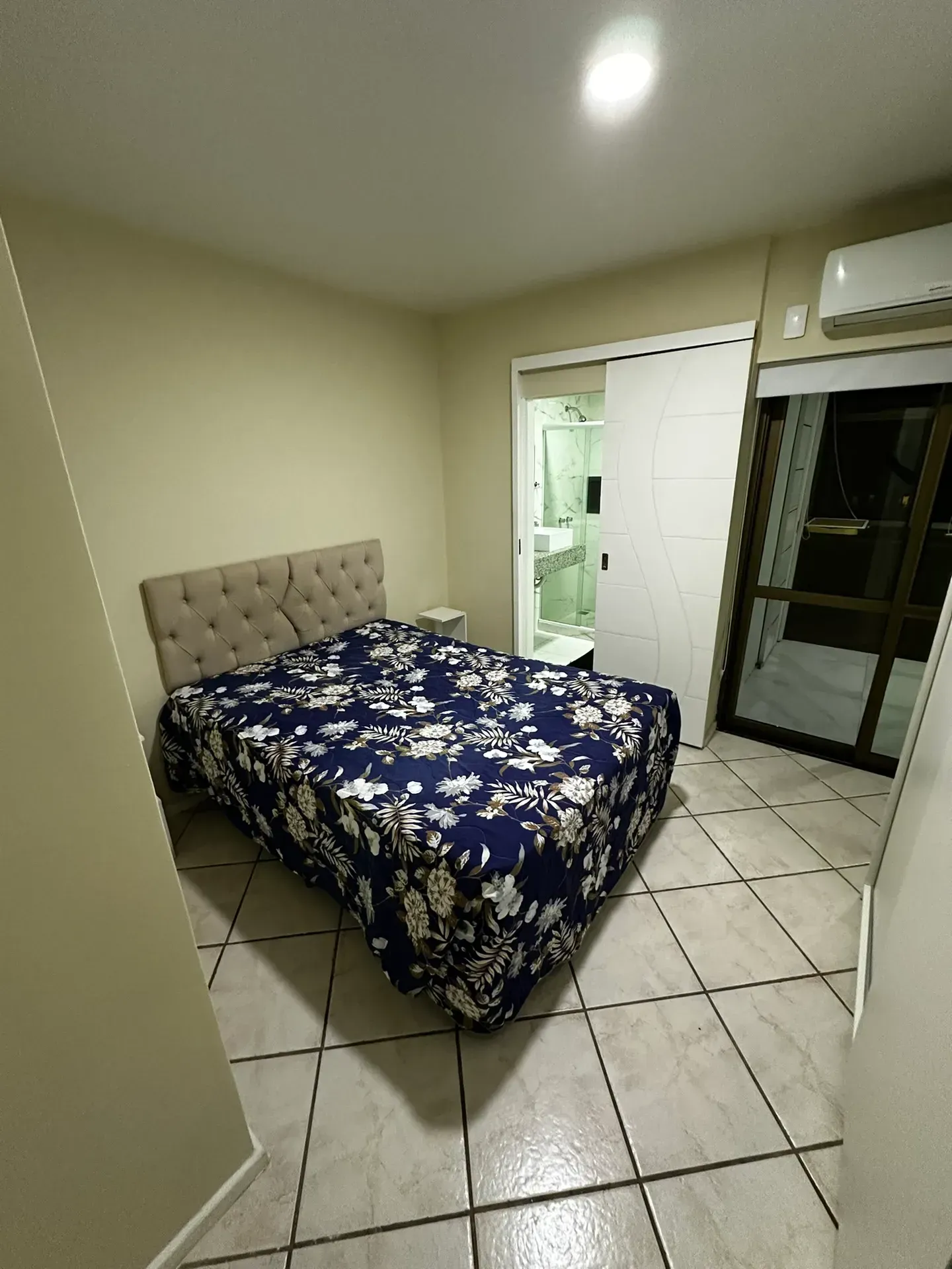Furnished apartment with 2 bedrooms and 2 parking spaces — photo 25