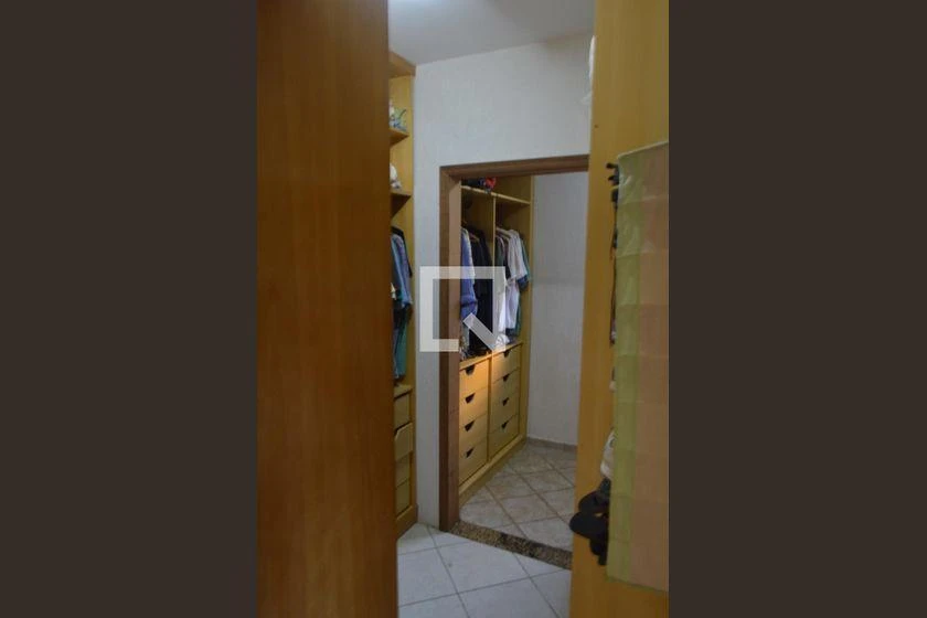 Furnished house with 4 bedrooms and 600 m² — photo 36