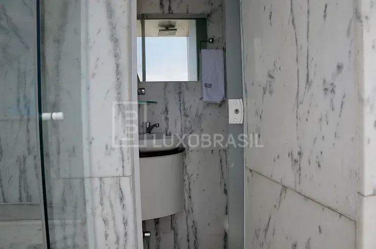 Furnished 3-bedroom apartment with enclosed glass balcony — photo 25