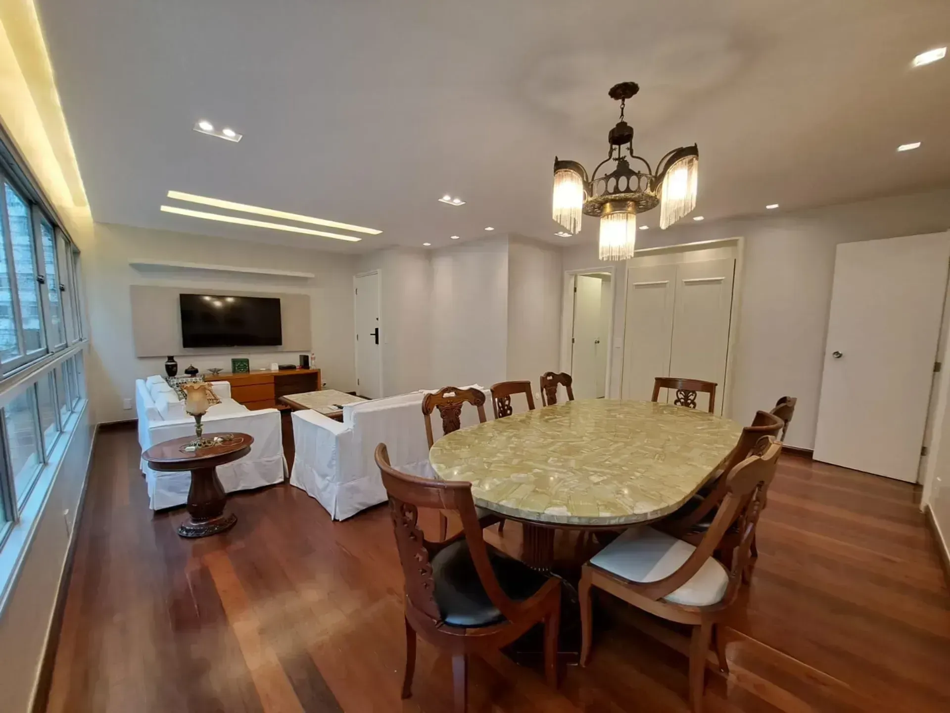 Furnished apartment with 4 bedrooms and 4 bathrooms — photo 2