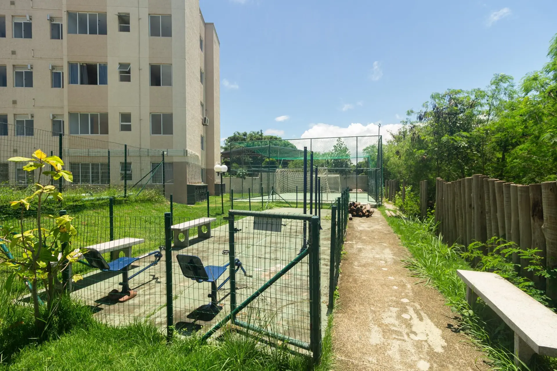 Apartamento com 2 quartos e piscina no condomínio — photo 16