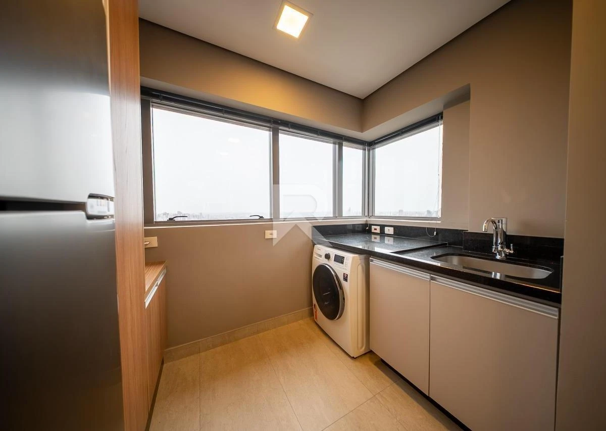 Floor-to-ceiling windows in a 2-bedroom apartment, 109 m² — photo 31