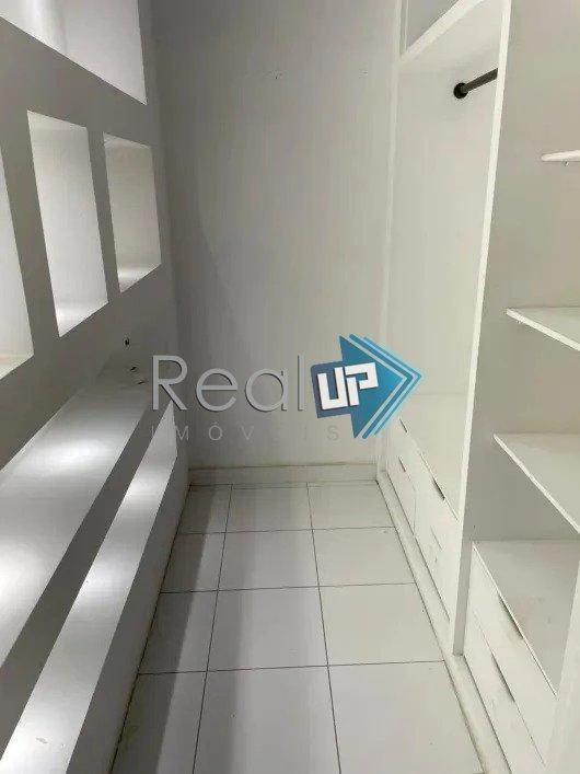 1083 m² house with 5 en-suite bedrooms and 9 parking — photo 3