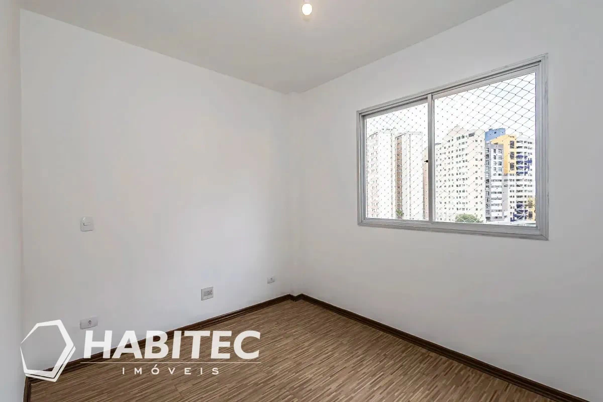 Wood or laminate floors in a 3-bedroom apartment, 102 m² — photo 19