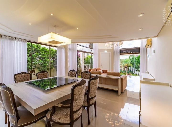 House with 654 m² and 4 bedrooms plus 6 parking spots — photo 4