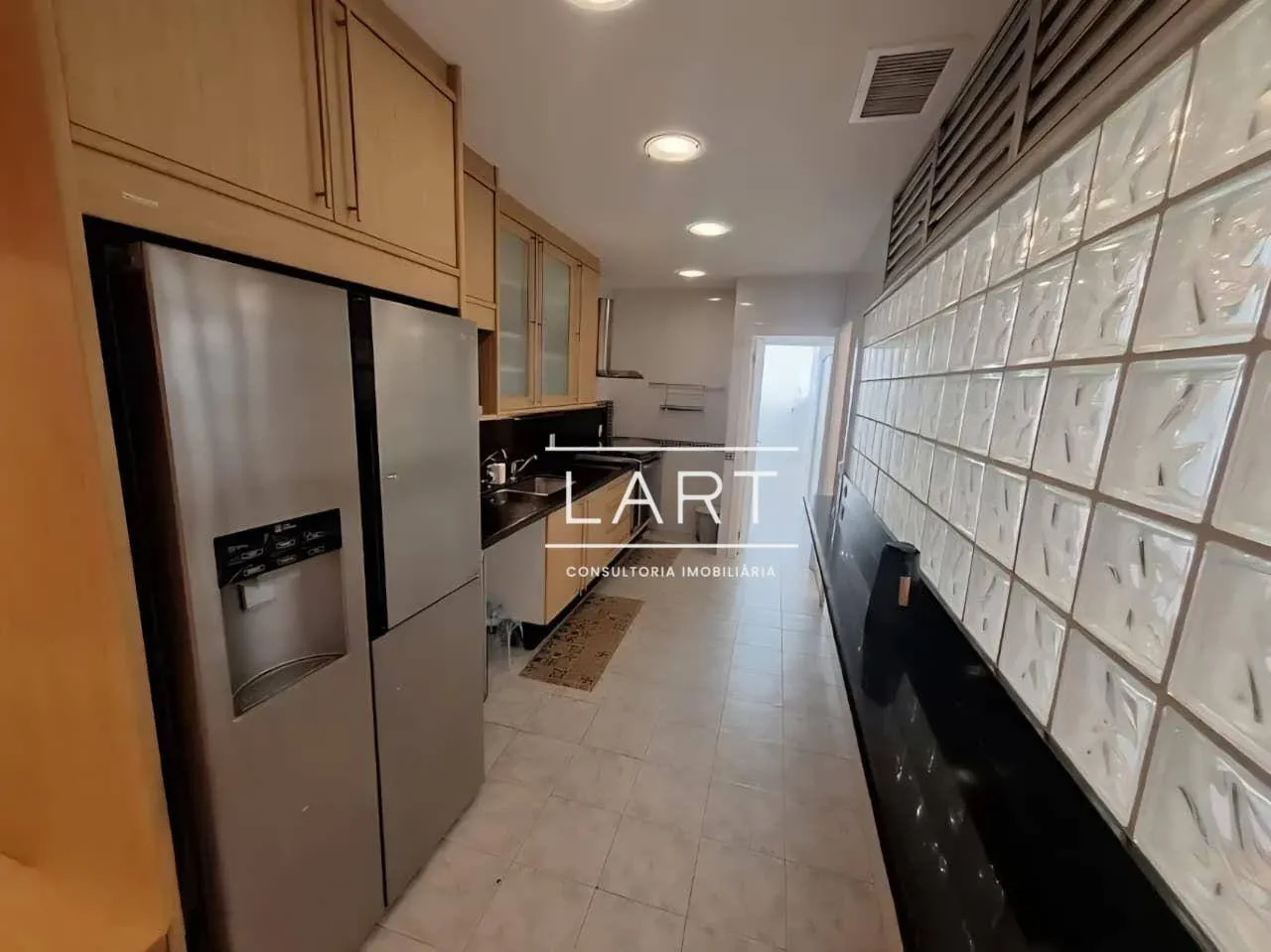 Furnished apartment with 2 bedrooms and 203 m² — photo 2