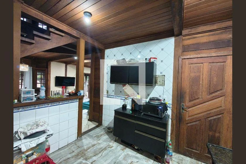 3-bedroom house with a walk-in closet — photo 4