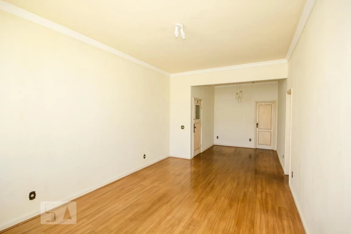 4-bedroom apartment with wood or laminate floors