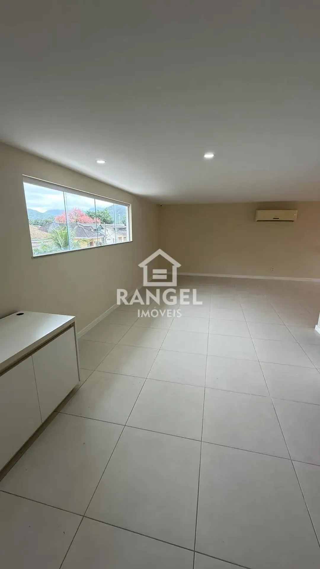 House, 412 m², with a private pool — photo 23