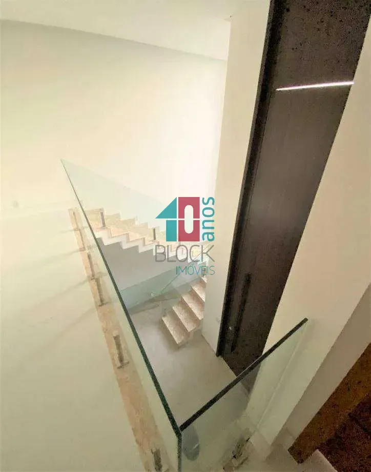 House with a gas open-plan kitchen and 4 bedrooms — photo 11