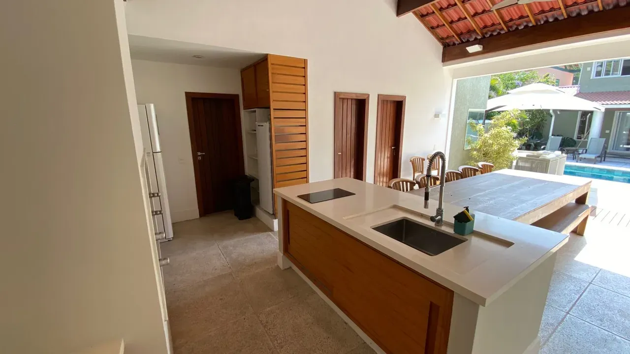 500 m² house with 4 bedrooms and a terrace — photo 42