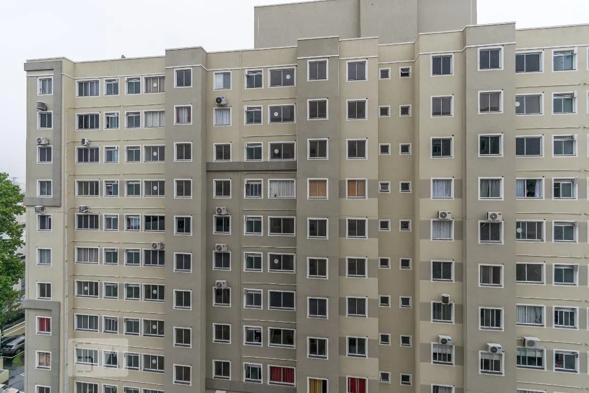 2-bedroom apartment in a building with a pool — photo 20