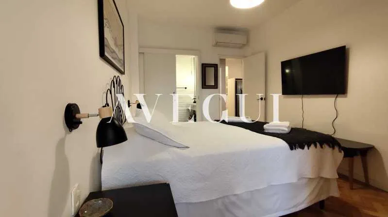 Apartamento mobiliado com 2 quartos e varanda de vidro — photo 24