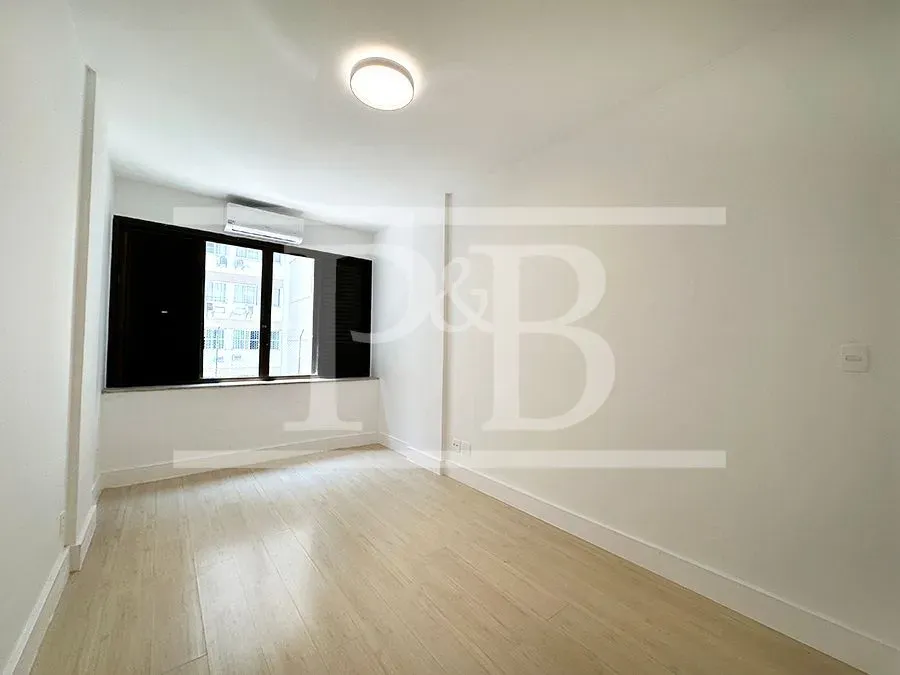 3-bedroom apartment with enclosed glass balcony — photo 24