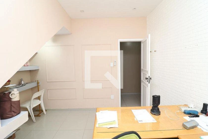 Home office in a 10-bedroom house, 747 m² — photo 46
