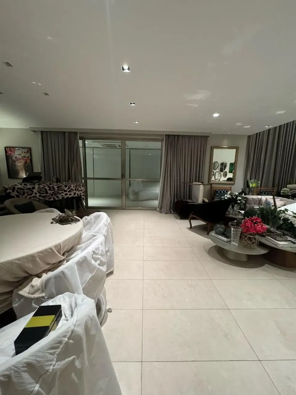 Furnished apartment with 4 suites and 375 m² — photo 8
