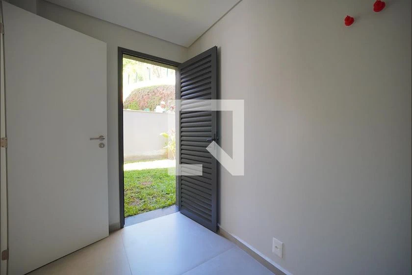 House with 3 en-suite bedrooms and 4 bathrooms, 3 parking — photo 11