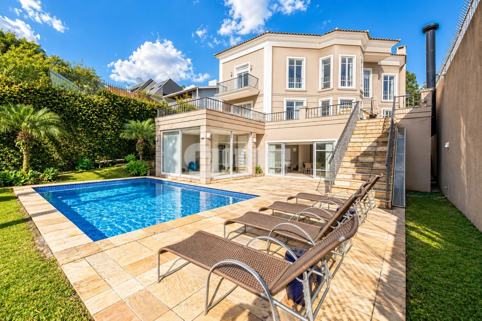 589 m² house with a bathtub and a water view — photo 47