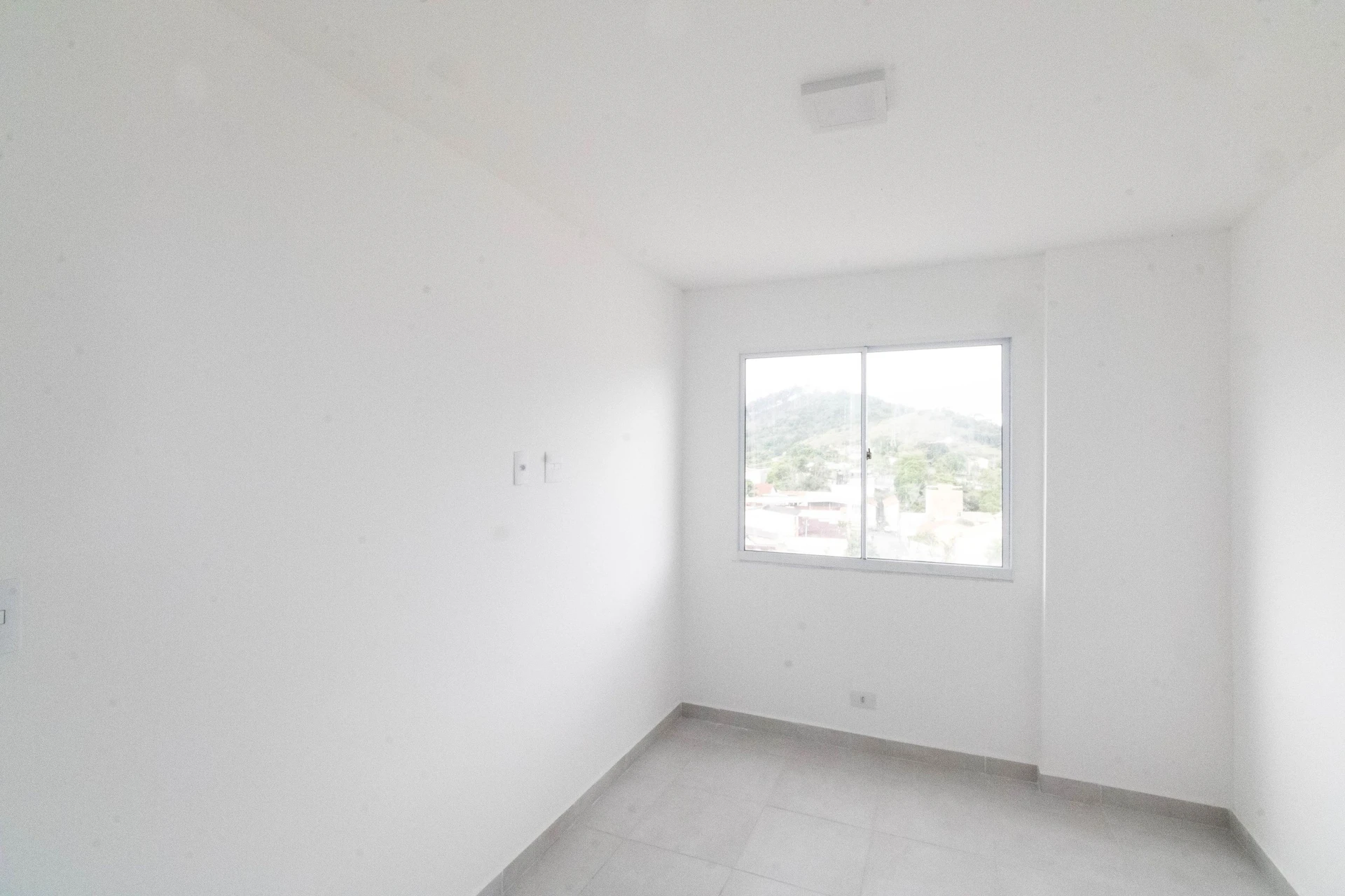 2-bedroom apartment in a building with a gym — photo 31