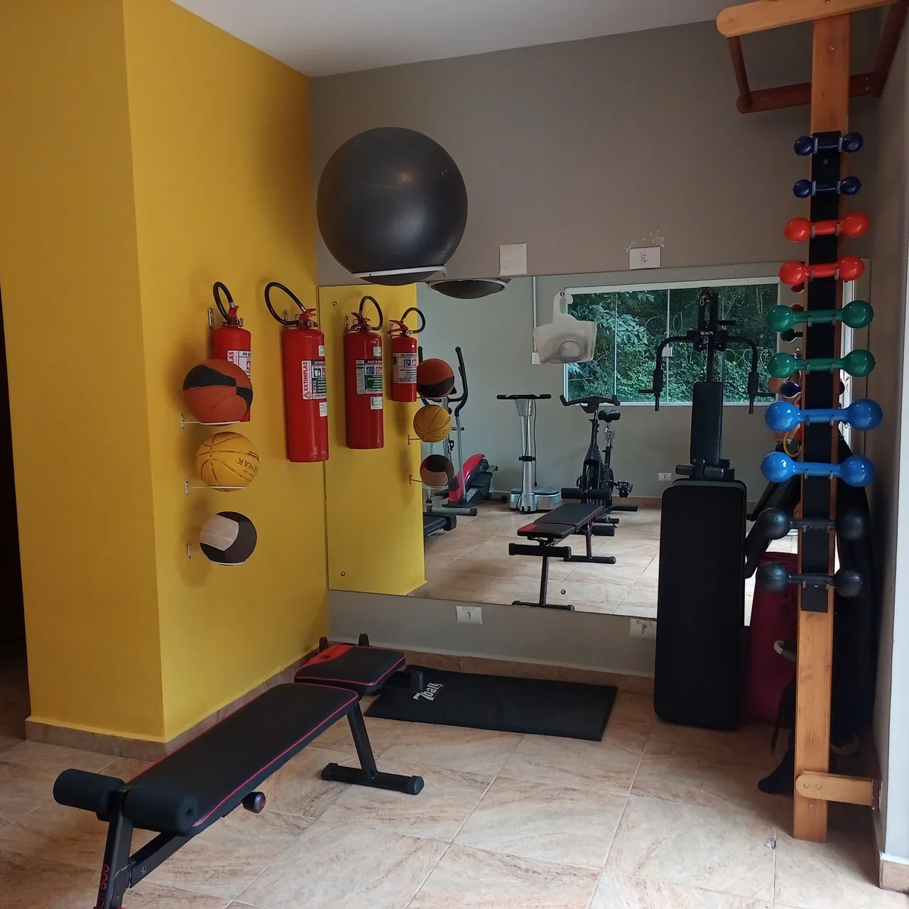 3-bedroom apartment in a building with a gym — photo 3