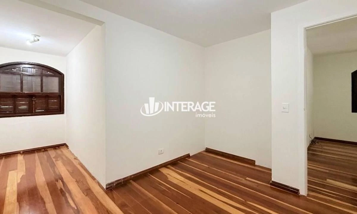 Wood or laminate floors in a 4-bedroom house, 200 m² — photo 31