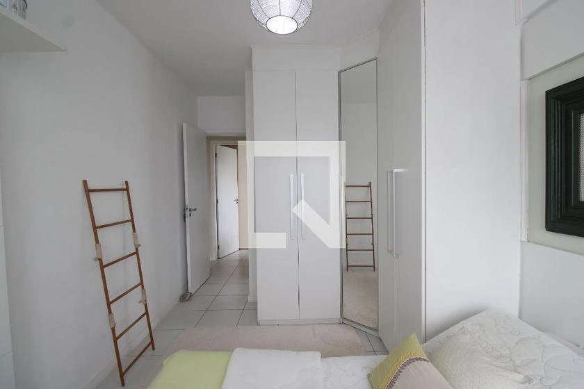 Furnished apartment, 83 m², with a glass-enclosed balcony — photo 4