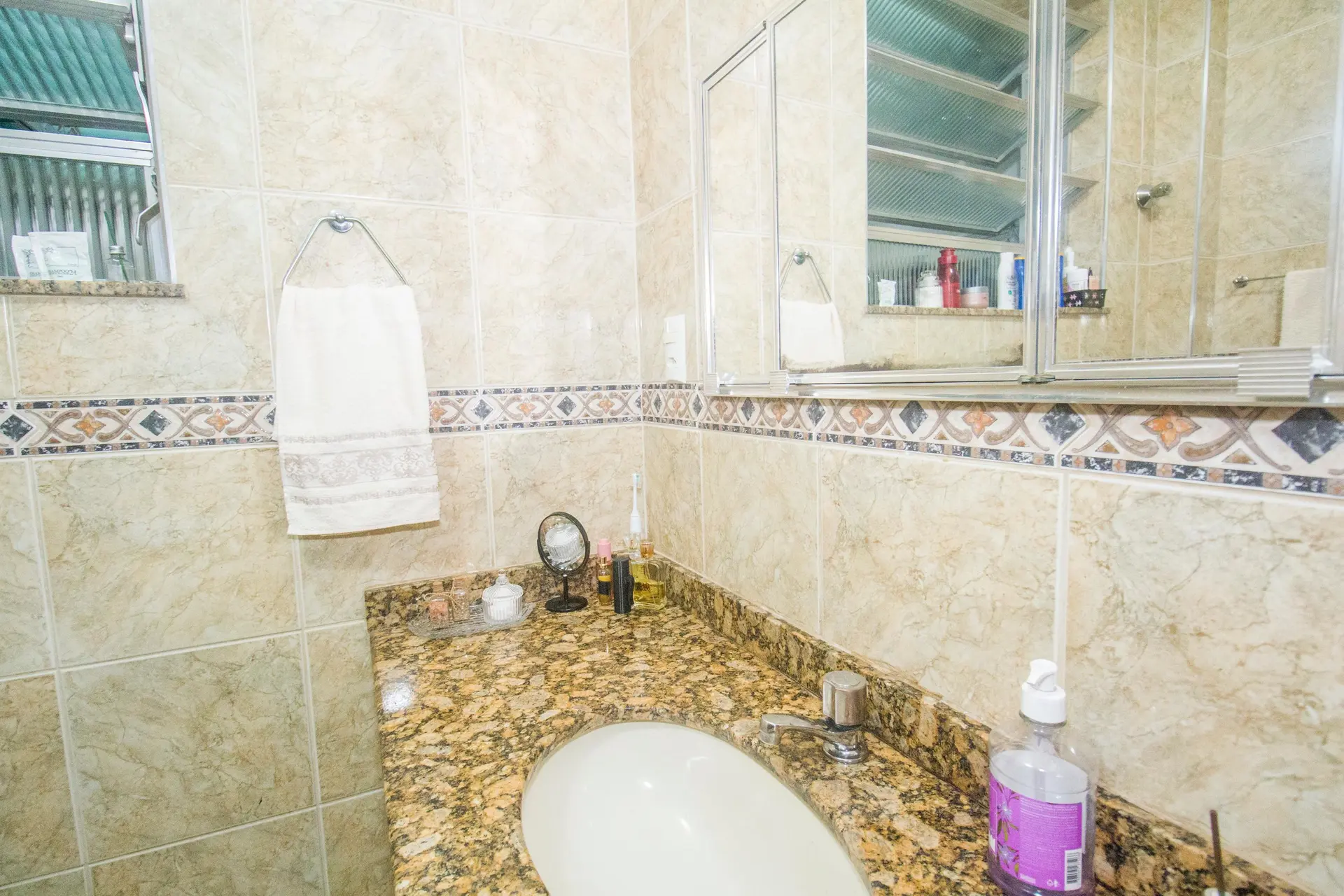 Furnished 2-bedroom apartment with 2 bathrooms — photo 2