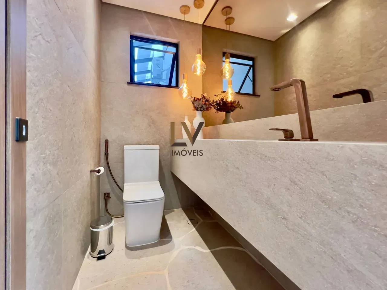 Furnished house with 800 m², 5 bedrooms and open-plan kitchen — photo 18