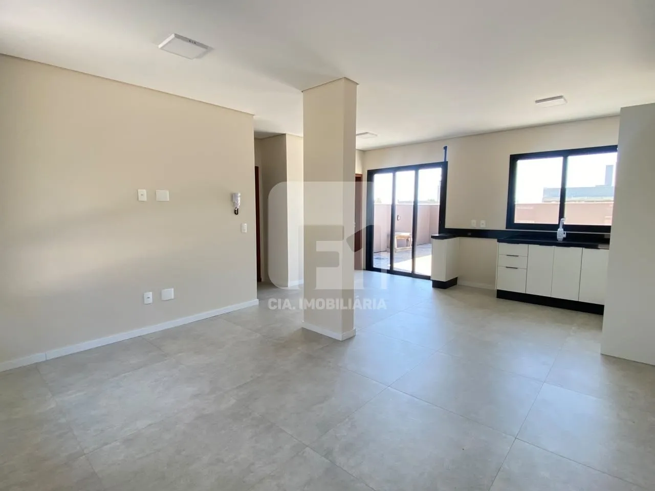 Casa com 3 quartos e 1 suíte, com cozinha integrada