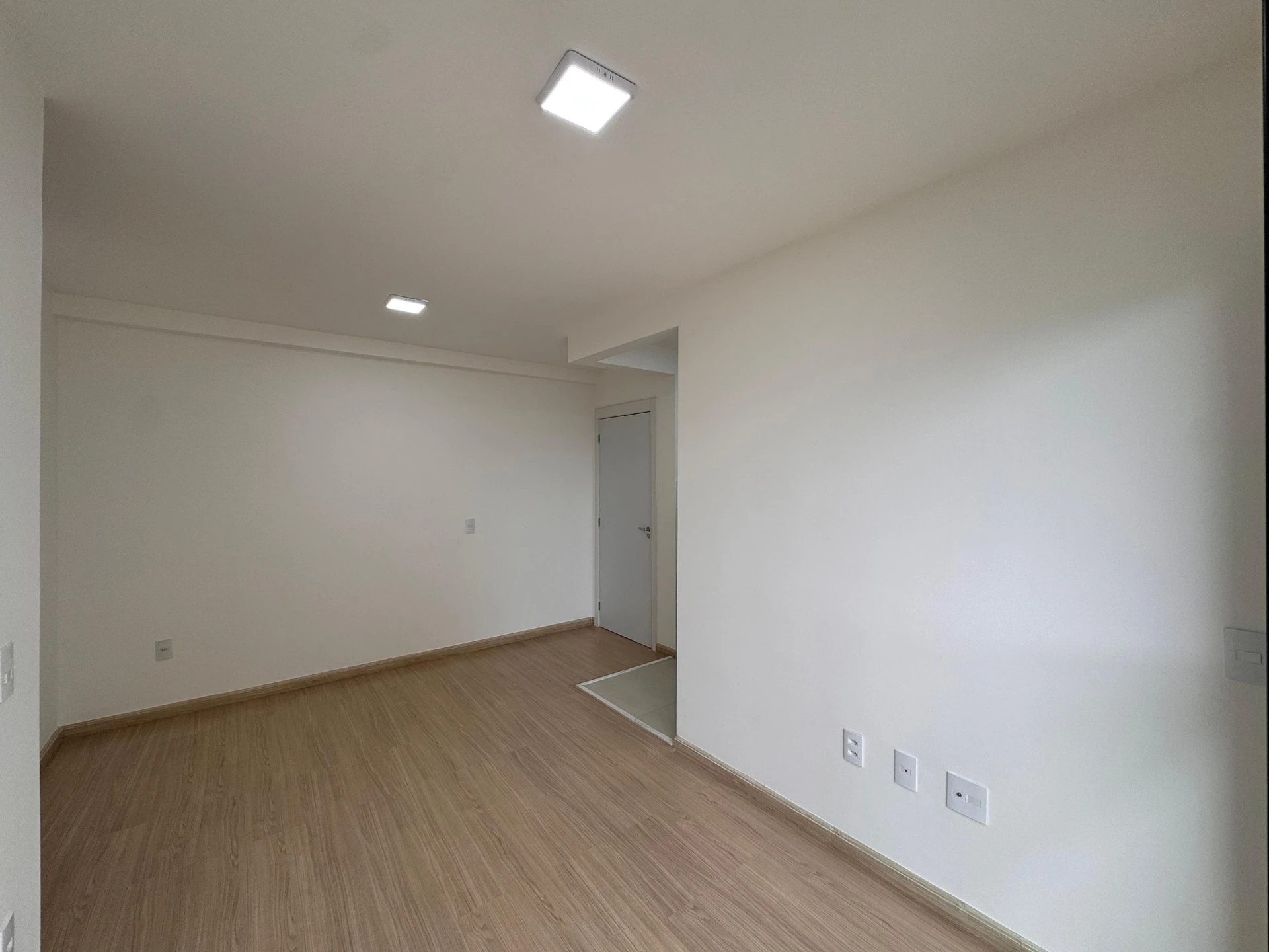 Apartamento sem mobília com 2 quartos e varanda — photo 5