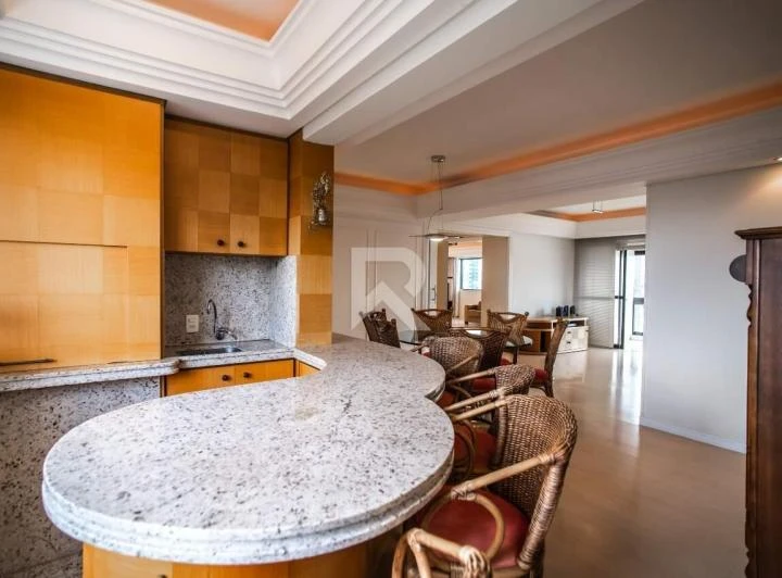 Apartamento com 4 quartos, 250 m² e 4 vagas para locação