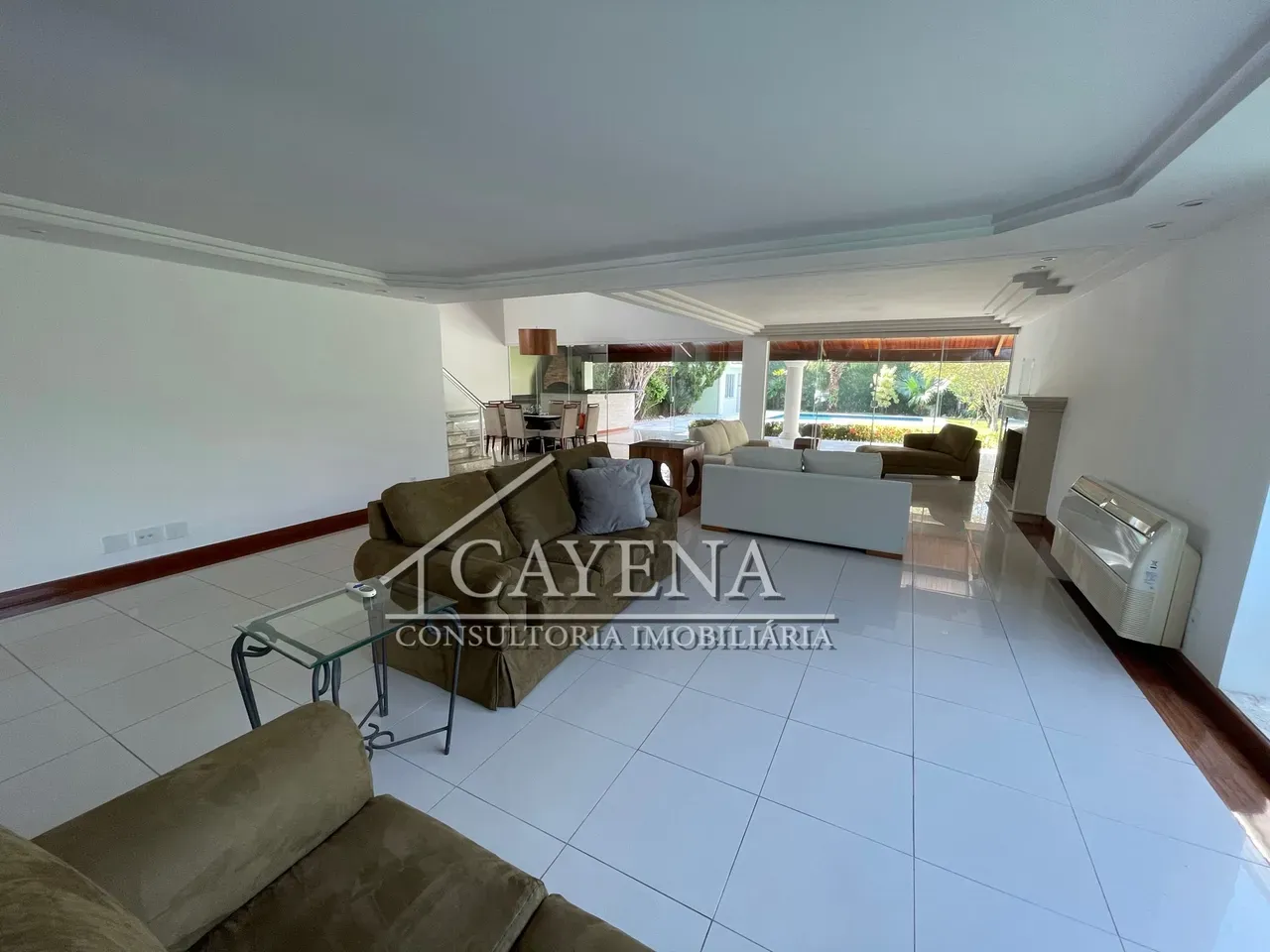 4 quartos e banheira: casa de 650 m² — photo 6