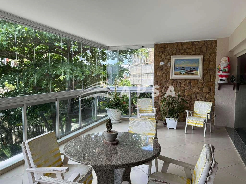 Furnished 208 m² apartment with 3 bedrooms and 2 parking spots — photo 8